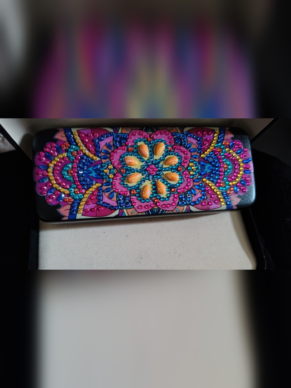 💎 Handmade Bling Rhinestone Glasses Case – Unique Floral Design 💎
Beautiful